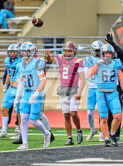 Thumbnail 3 in Summer Creek vs. Kingwood (UIL 6A D2 Football Quarterfinal) photogallery.