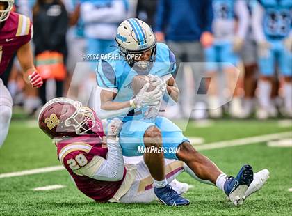 Thumbnail 3 in Summer Creek vs. Kingwood (UIL 6A D2 Football Quarterfinal) photogallery.