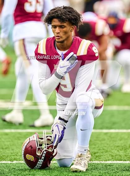 Thumbnail 3 in Summer Creek vs. Kingwood (UIL 6A D2 Football Quarterfinal) photogallery.