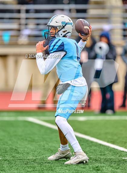 Thumbnail 1 in Summer Creek vs. Kingwood (UIL 6A D2 Football Quarterfinal) photogallery.