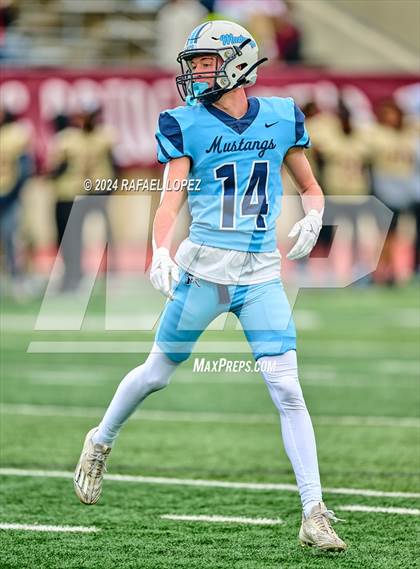 Thumbnail 2 in Summer Creek vs. Kingwood (UIL 6A D2 Football Quarterfinal) photogallery.