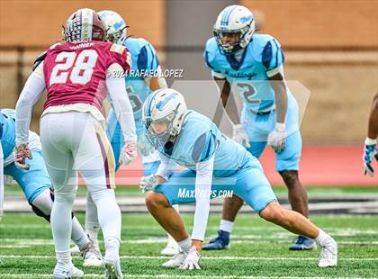 Thumbnail 2 in Summer Creek vs. Kingwood (UIL 6A D2 Football Quarterfinal) photogallery.