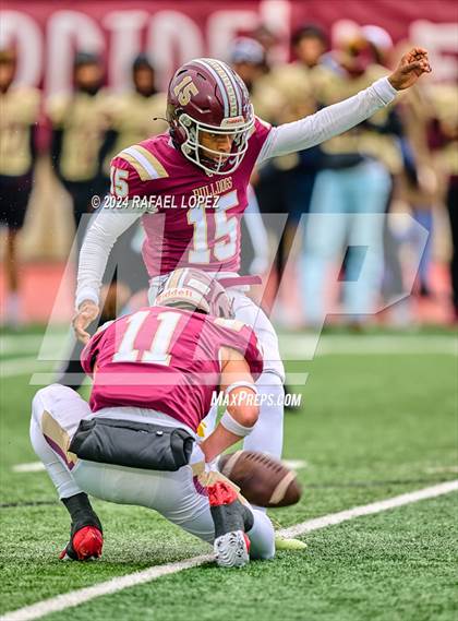 Thumbnail 3 in Summer Creek vs. Kingwood (UIL 6A D2 Football Quarterfinal) photogallery.