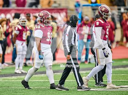 Thumbnail 3 in Summer Creek vs. Kingwood (UIL 6A D2 Football Quarterfinal) photogallery.