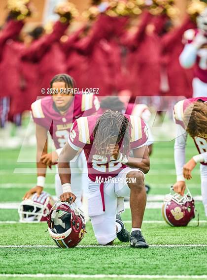 Thumbnail 1 in Summer Creek vs. Kingwood (UIL 6A D2 Football Quarterfinal) photogallery.