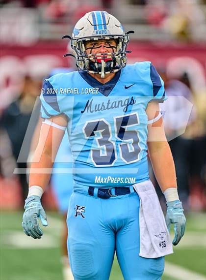 Thumbnail 2 in Summer Creek vs. Kingwood (UIL 6A D2 Football Quarterfinal) photogallery.