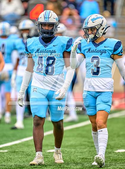 Thumbnail 2 in Summer Creek vs. Kingwood (UIL 6A D2 Football Quarterfinal) photogallery.