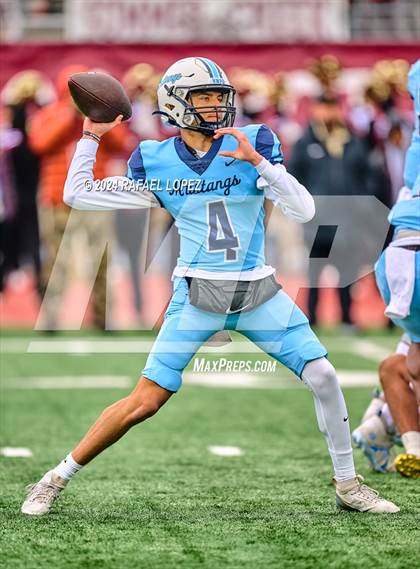 Thumbnail 3 in Summer Creek vs. Kingwood (UIL 6A D2 Football Quarterfinal) photogallery.