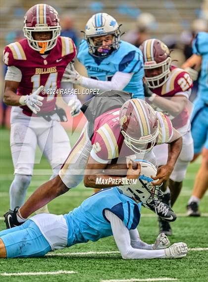 Thumbnail 1 in Summer Creek vs. Kingwood (UIL 6A D2 Football Quarterfinal) photogallery.