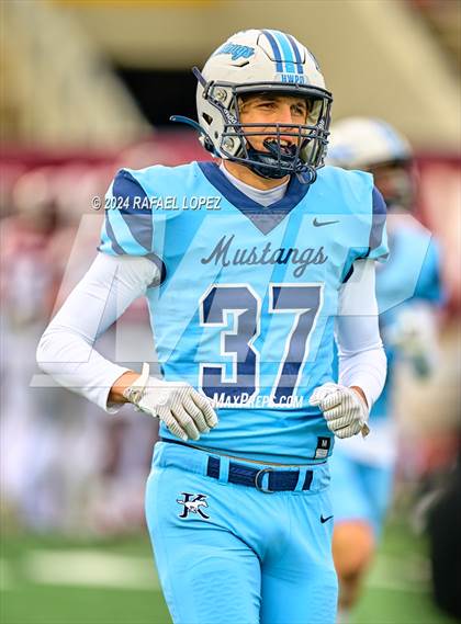Thumbnail 3 in Summer Creek vs. Kingwood (UIL 6A D2 Football Quarterfinal) photogallery.