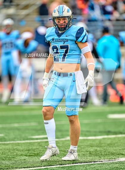 Thumbnail 2 in Summer Creek vs. Kingwood (UIL 6A D2 Football Quarterfinal) photogallery.
