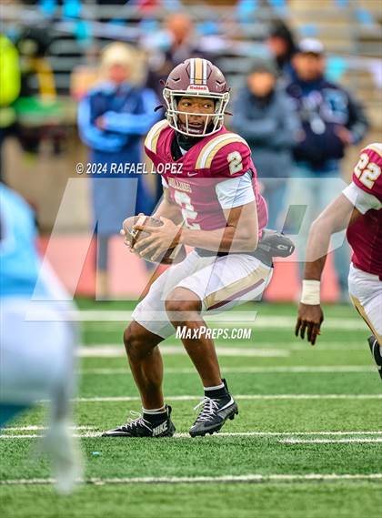 Thumbnail 2 in Summer Creek vs. Kingwood (UIL 6A D2 Football Quarterfinal) photogallery.