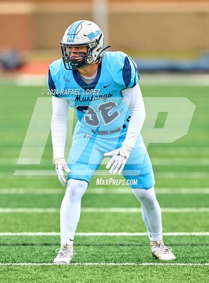 Thumbnail 2 in Summer Creek vs. Kingwood (UIL 6A D2 Football Quarterfinal) photogallery.