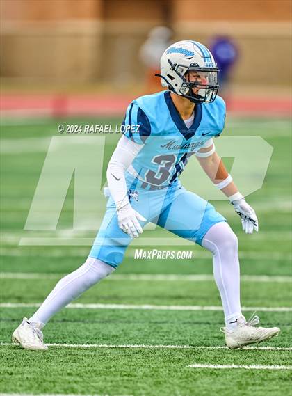 Thumbnail 3 in Summer Creek vs. Kingwood (UIL 6A D2 Football Quarterfinal) photogallery.