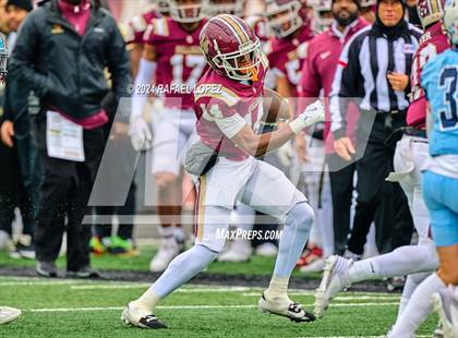 Thumbnail 3 in Summer Creek vs. Kingwood (UIL 6A D2 Football Quarterfinal) photogallery.