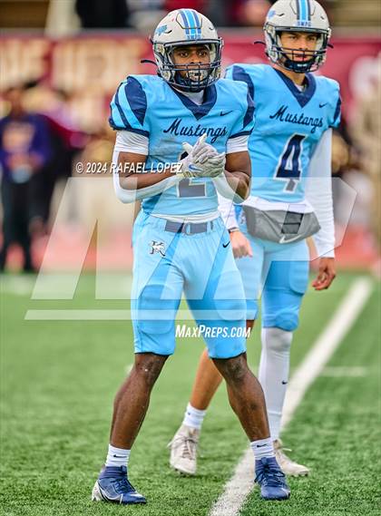 Thumbnail 3 in Summer Creek vs. Kingwood (UIL 6A D2 Football Quarterfinal) photogallery.