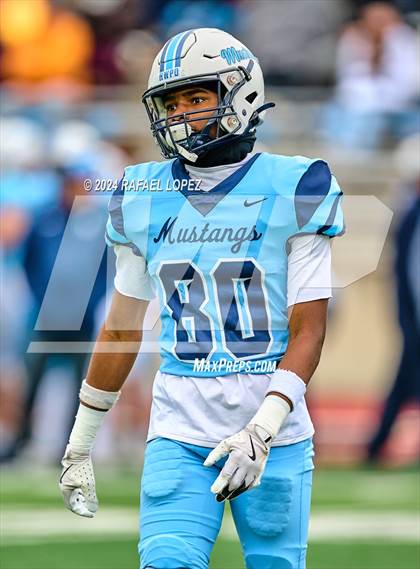 Thumbnail 2 in Summer Creek vs. Kingwood (UIL 6A D2 Football Quarterfinal) photogallery.