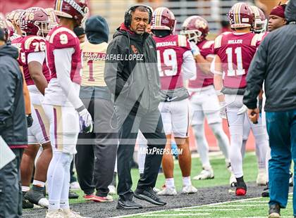 Thumbnail 2 in Summer Creek vs. Kingwood (UIL 6A D2 Football Quarterfinal) photogallery.