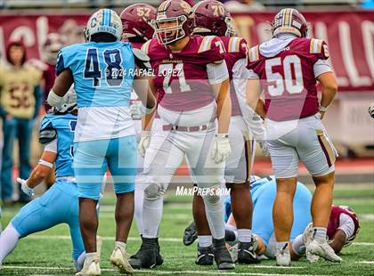 Thumbnail 2 in Summer Creek vs. Kingwood (UIL 6A D2 Football Quarterfinal) photogallery.