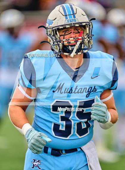 Thumbnail 3 in Summer Creek vs. Kingwood (UIL 6A D2 Football Quarterfinal) photogallery.