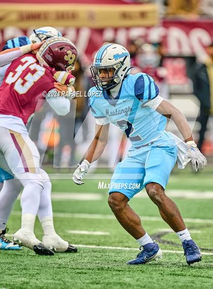 Thumbnail 3 in Summer Creek vs. Kingwood (UIL 6A D2 Football Quarterfinal) photogallery.