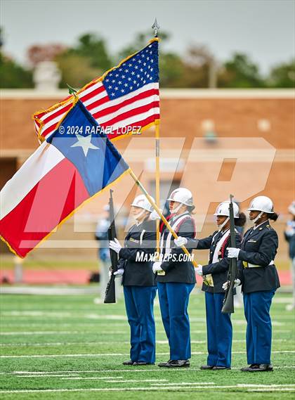 Thumbnail 1 in Summer Creek vs. Kingwood (UIL 6A D2 Football Quarterfinal) photogallery.