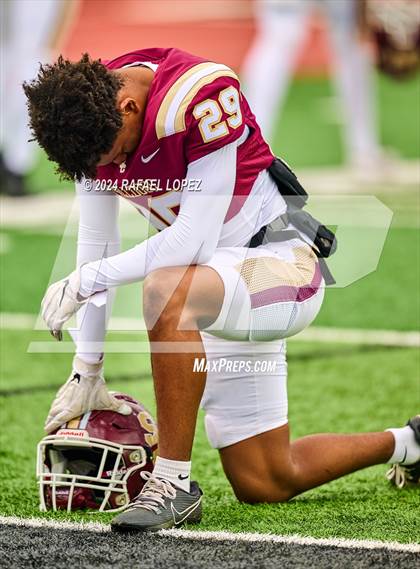 Thumbnail 1 in Summer Creek vs. Kingwood (UIL 6A D2 Football Quarterfinal) photogallery.