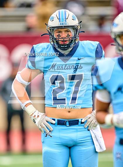 Thumbnail 3 in Summer Creek vs. Kingwood (UIL 6A D2 Football Quarterfinal) photogallery.