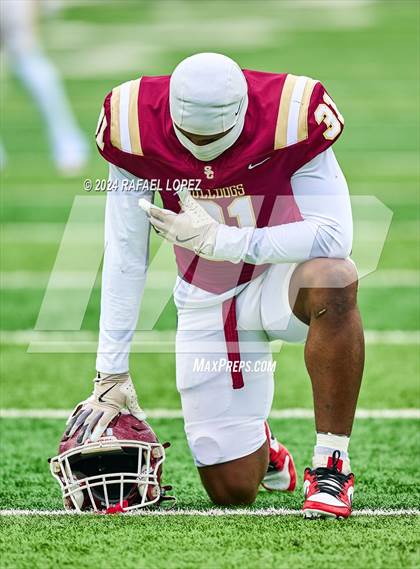 Thumbnail 2 in Summer Creek vs. Kingwood (UIL 6A D2 Football Quarterfinal) photogallery.