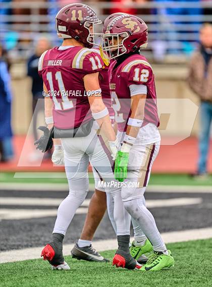 Thumbnail 1 in Summer Creek vs. Kingwood (UIL 6A D2 Football Quarterfinal) photogallery.