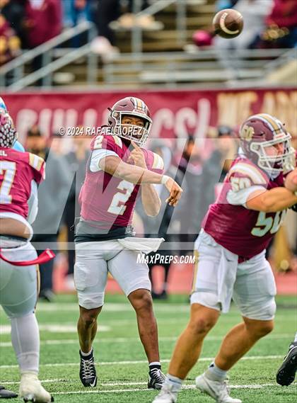 Thumbnail 1 in Summer Creek vs. Kingwood (UIL 6A D2 Football Quarterfinal) photogallery.
