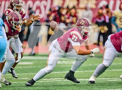 Thumbnail 3 in Summer Creek vs. Kingwood (UIL 6A D2 Football Quarterfinal) photogallery.