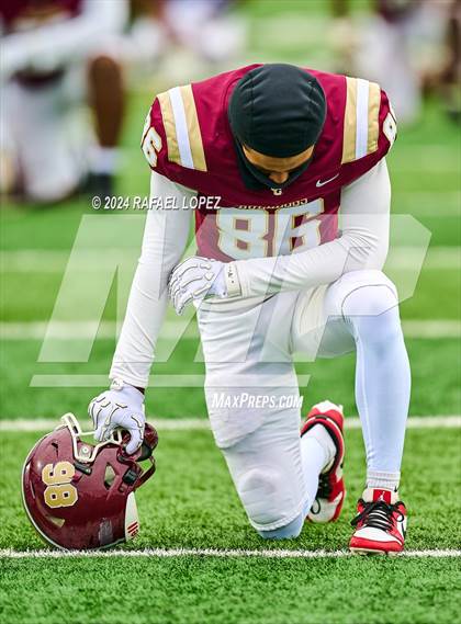 Thumbnail 1 in Summer Creek vs. Kingwood (UIL 6A D2 Football Quarterfinal) photogallery.