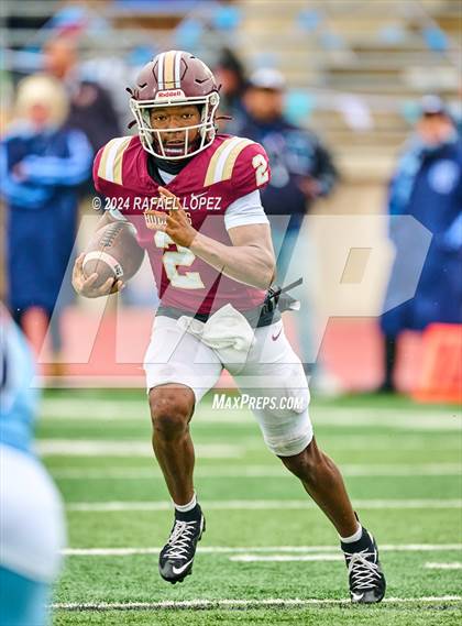Thumbnail 3 in Summer Creek vs. Kingwood (UIL 6A D2 Football Quarterfinal) photogallery.