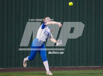 Thumbnail 3 in Van Alstyne vs Venus (UIL 4A Regional Quarterfinal Playoff) photogallery.