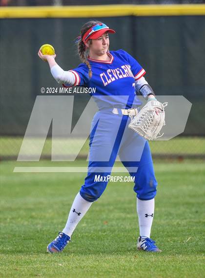 Thumbnail 3 in Girls Prep vs Cleveland photogallery.