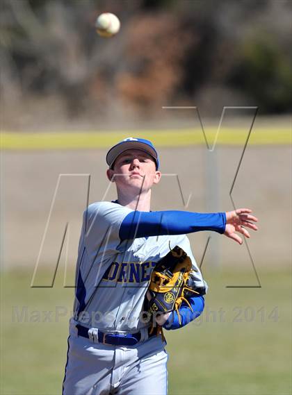 Thumbnail 2 in Gainesville vs. Dodd City (Bells Tournament) photogallery.