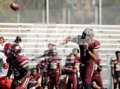 Thumbnail 2 in Chaminade vs. Christ the King photogallery.