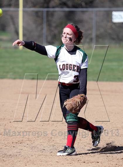 Thumbnail 2 in Eureka vs Colfax (Victory Pre-Season T.O.C.) photogallery.