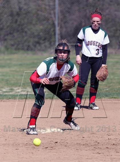 Thumbnail 3 in Eureka vs Colfax (Victory Pre-Season T.O.C.) photogallery.