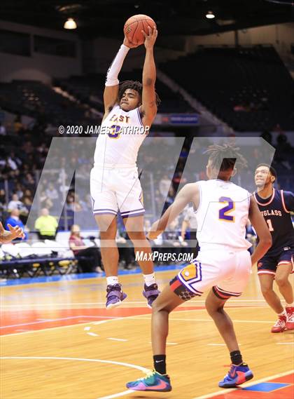 Thumbnail 1 in East vs. Northeast/Northwest College Prep (Section V Class A2 Final) photogallery.