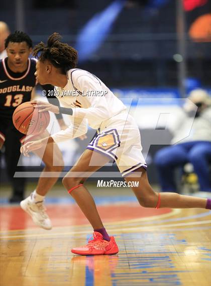 Thumbnail 2 in East vs. Northeast/Northwest College Prep (Section V Class A2 Final) photogallery.