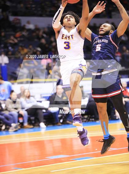 Thumbnail 2 in East vs. Northeast/Northwest College Prep (Section V Class A2 Final) photogallery.
