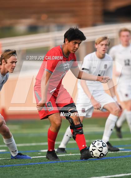 Thumbnail 3 in Lee [Robert E.] vs Lake Travis (UIL 6A Regional Quarterfinals) photogallery.