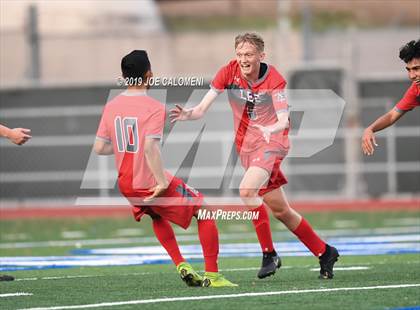 Thumbnail 3 in Lee [Robert E.] vs Lake Travis (UIL 6A Regional Quarterfinals) photogallery.