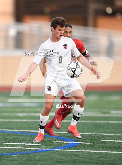 Thumbnail 1 in Lee [Robert E.] vs Lake Travis (UIL 6A Regional Quarterfinals) photogallery.