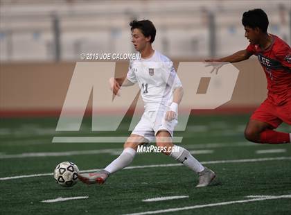 Thumbnail 3 in Lee [Robert E.] vs Lake Travis (UIL 6A Regional Quarterfinals) photogallery.