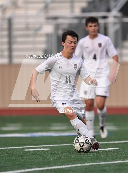 Thumbnail 2 in Lee [Robert E.] vs Lake Travis (UIL 6A Regional Quarterfinals) photogallery.