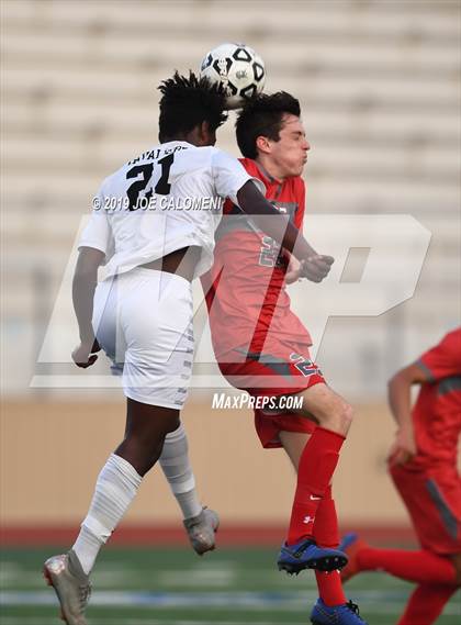 Thumbnail 1 in Lee [Robert E.] vs Lake Travis (UIL 6A Regional Quarterfinals) photogallery.