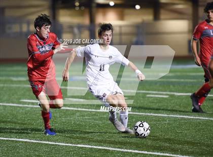 Thumbnail 2 in Lee [Robert E.] vs Lake Travis (UIL 6A Regional Quarterfinals) photogallery.